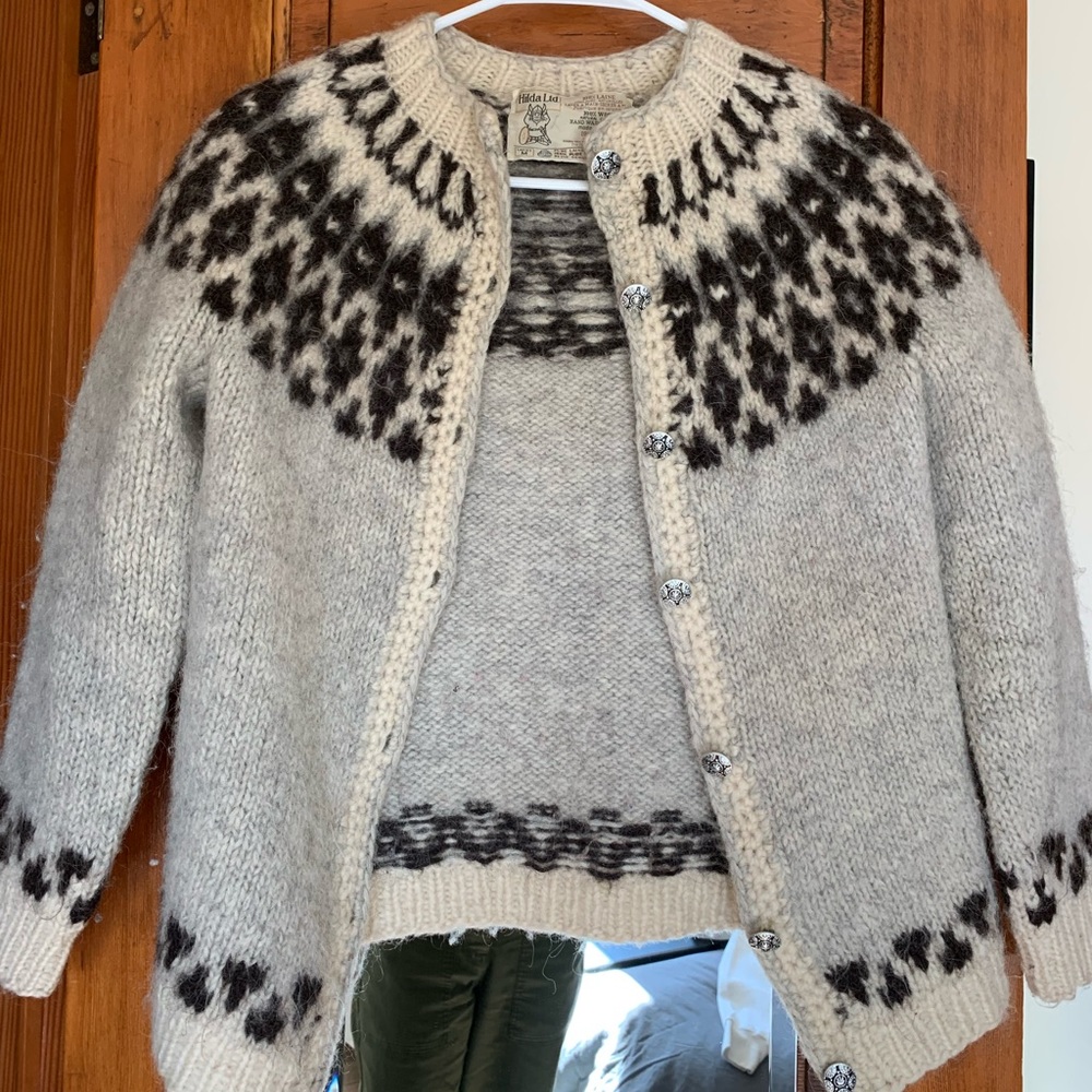 Icelandic 100% wool sweater cardigan